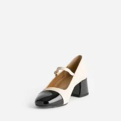 Babies beige à bout et talon verni noir