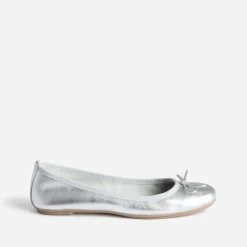 Ballerine argentée en cuir à petit nœud