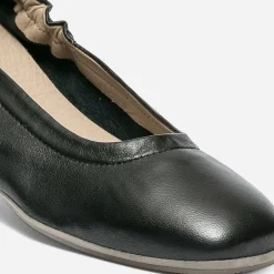 Ballerine noire en cuir