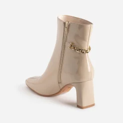 Boots écru verni décor chaîne
