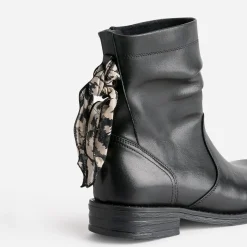 Boots noir cuir décor foulard