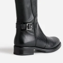 Botte noire avec boucle