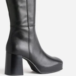 Botte noire en cuir à plateforme pour mollets fins