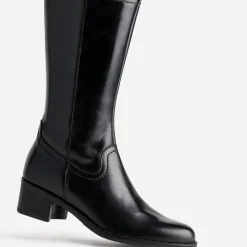 Botte noire en cuir forme cavalière