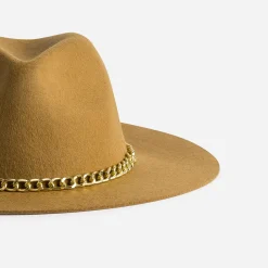Chapeau camel avec ganse-chaînette métal