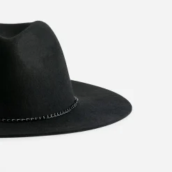 Chapeau noir laine feutrée avec galon-chaînette