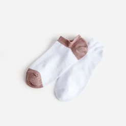 Chaussettes courtes blanches et vieux rose