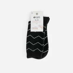 Chaussettes noires motif rayures grises