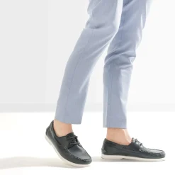 Chaussure-bateau marine en cuir