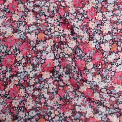 Foulard rouge à motif floral