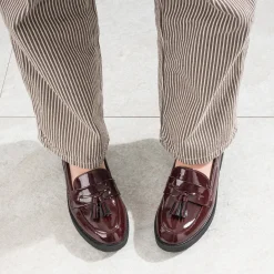 Mocassin bordeaux verni à pampilles