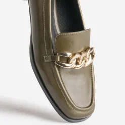 Mocassin kaki avec chaîne dorée