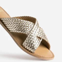 Mule dorée en cuir tressé
