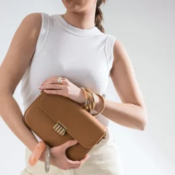 Sac à main cognac métalleries dorées