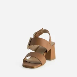 Sandale à talon camel cuir boucle fantaisie