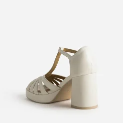 Sandale beige à talon