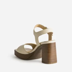 Sandale beige en cuir à plateforme