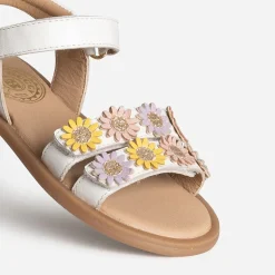 Sandale BUGGY blanche cuir détails fleurs