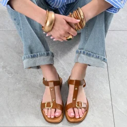 Sandale cognac cuir décor clous