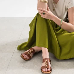 Sandale cognac cuir détail bijou