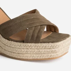 Sandale compensée TEXTO kaki suédée