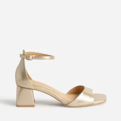 Sandale dorée à talon flare