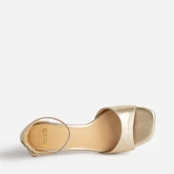 Sandale dorée à talon flare