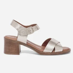 Sandale dorée en cuir