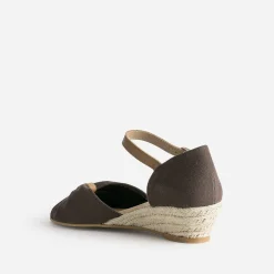 Sandale marron éco-conçue à petit talon compensé