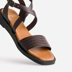Sandale marron foncé cuir bride tressée éco-conçu