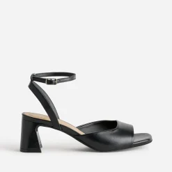 Sandale noire cuir décolleté carré