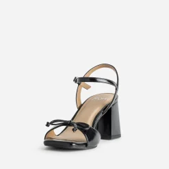 Sandale noire décor nœud