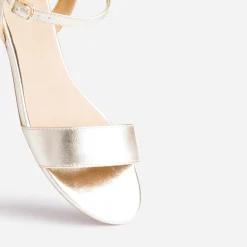 Sandale or à petit talon