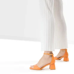 Sandale orange à talon flare