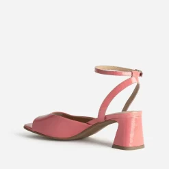 Sandale rose cuir verni décolleté carré