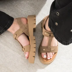 Sandale TEXTO beige cuir velours semelle crantée