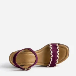 Sandale TEXTO prune en cuir velours brodé